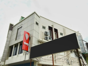 OYO 4594 Apartment Krish Inn