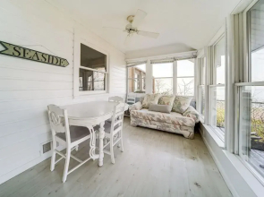 Coastal Lake Erie Cottage w/ Amazing Water Views!
