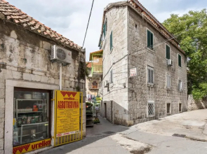 Bright & Modern 200m from DIOCLETIAN'S PALACE