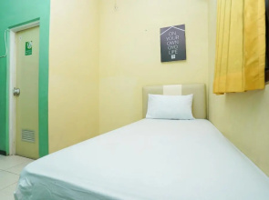 OYO Life 2905 Kost Semampir Tengah