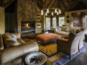 Tshwene Lodge