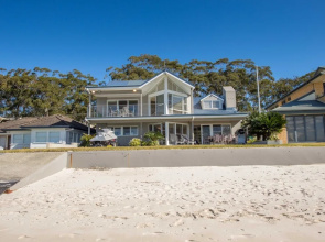 Waterfront Wonderland Foreshore Drive 41