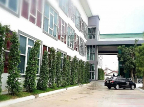 The Zell Budget Hotel Buriam