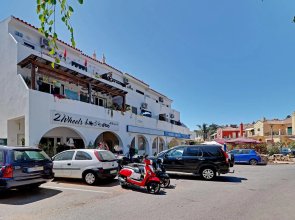 Faro Airport Flat 1 by Homing