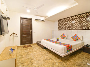 Fabhotel White Klove