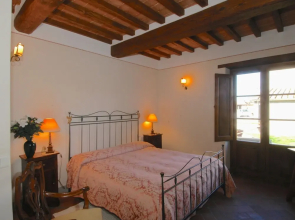Agriturismo near Cortona with Spacious Garden & Swimming Pool