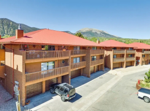 1/2 Mi to Lake Dillon: Mtn-view Condo in Frisco