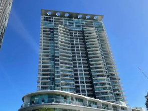 Beautiful 1 Bedroom Gold Coast Retreat With Free Parking
