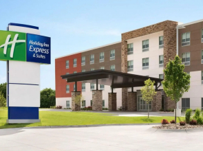 Holiday Inn Express & Suites Calgary Airport Trail NE by IHG