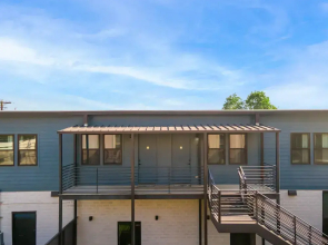 2-Bedroom East Austin Condo-Free Parking