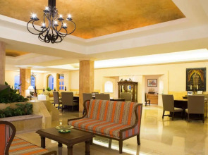 Villa La Estancia Beach Resort & Spa