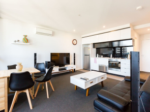 SANTERI, 2BDR Melbourne Apartment