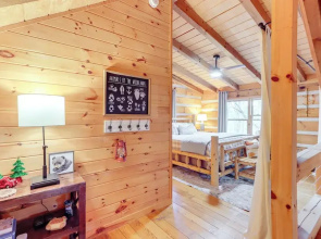 Hot Tub & Games: Ridgetop Cabin in Blue Ridge!