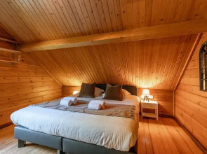 Huswell - Tranquil Retreat Cozy Chalet in the Heart of Urse