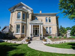 Hughson Hall Bed & Breakfast
