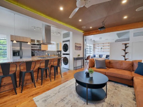 Wonderful South Beach Condo For 8 People
