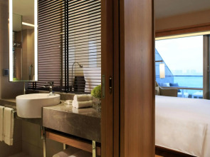 Renaissance Hong Kong Harbour View Hotel