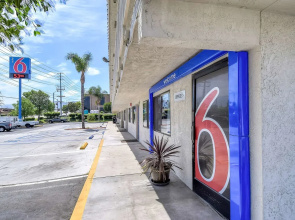 Motel 6 Corona, CA