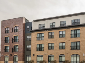 1 BR Apt near Downtown with Laundry by Frontdesk