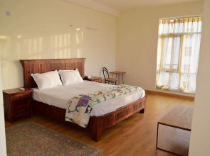 Vehomes Spacious Condo in Greater Noida