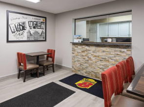Super 8 by Wyndham Latham/Albany Airport