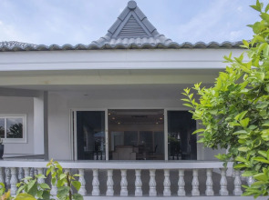 6 Bedroom Tropical Pool Villa - V6