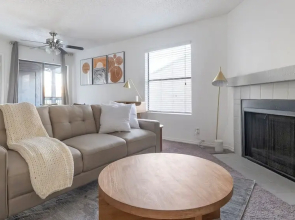 Landing Apartments - Austin near Windsor Park