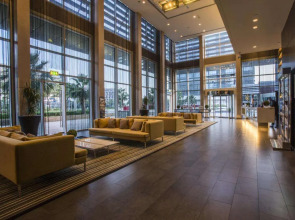 Отель Yas Plaza Circuit