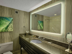 DoubleTree by Hilton at the Entrance to Universal Orlando