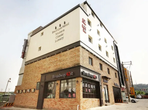 Jinju Broadway 42nd Street