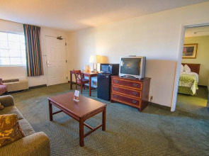 莱瑟姆戴斯套房酒店/北阿尔巴尼(Albany Airport Hotel)