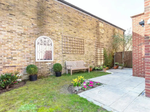 Luxurious Central Windsor Town House