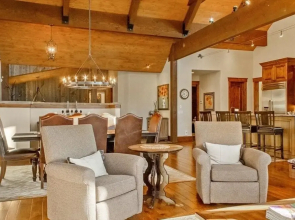 Beautiful Colorado Oasis, Platinum Perfection For Your Next Mountain Getaway! 5 Bedroom Home by RedAwning