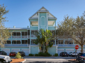 ~the Bonita Paddle 2/2~ Your Home Away From Home In Paradise 2 Bedroom Condo by RedAwning