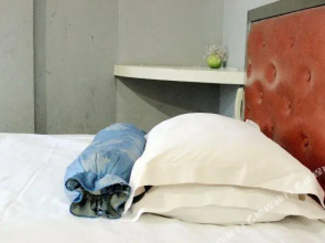 Love Me Jiujiu Hotel