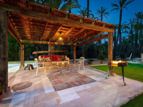Historical Palms Villa by Fidalsa