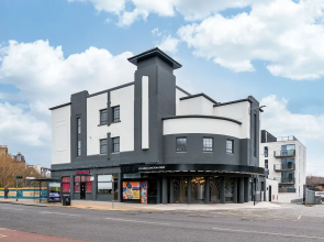 amazing apartments - Great Junction St - by Water of Leith
