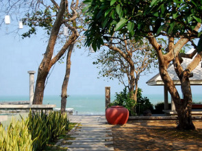 Baan Bayan Beachfront Hotel