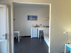 Aegean View Seaside Rooms & Studios