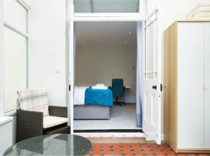 Stopover at ORCHARD GARDEN APARTMENT with great outdoor space