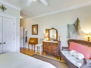 Lovely Carrabelle Home w/ Lake Views & Pool Access