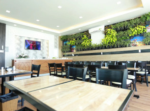 Vivian Hotel Saigon Airport