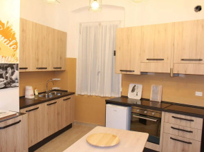 Victoria House Hostel