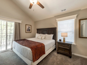 Family Getaway~skiing, Ice Castles & Golf Course 2204 2 Bedroom Apts by RedAwning