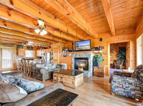 Mountaintop Lodge - Eight Bedroom Cabin