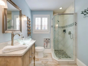 Walk to Park, Shops & Eats: Jacksonville Abode!