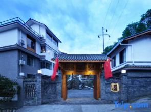 Dujiangyan Floating Spa Resort Villa