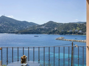 Niovi Seaview Apartments