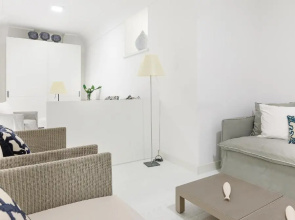White Stylish Apartment 3