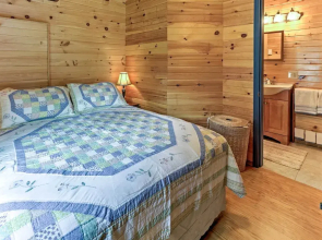 Bolton Landing Cottage: Walk to Lake George!